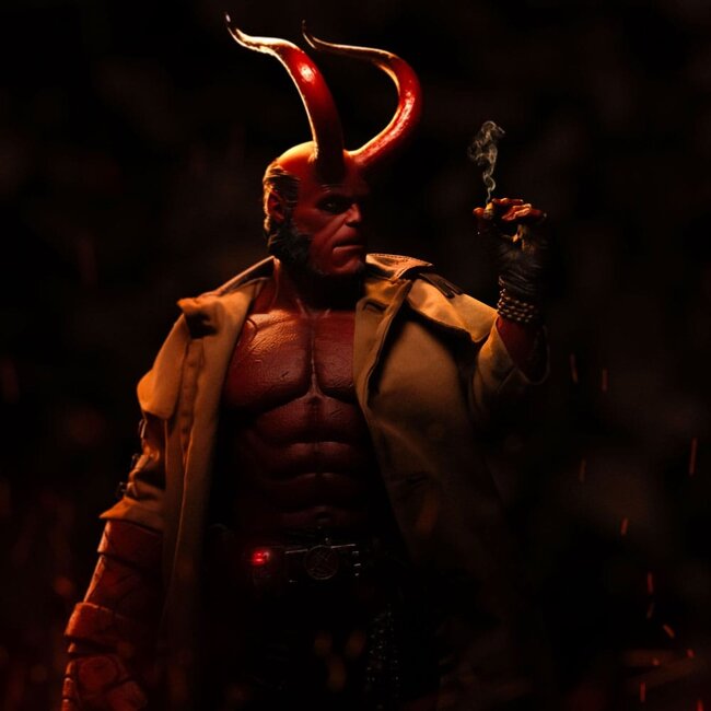 Hellboy Deluxe-Statue im Maßstab 1:4 (68 cm)