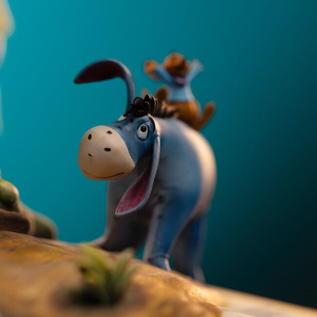 Disney Classics Deluxe-Statue im Maßstab 1:10: Winnie Puuh und seine Freunde (100. Jubiläum), 31 cm