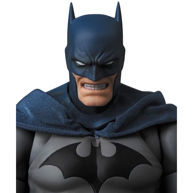 DC Comics MAFEX Actionfigur Batman Hush Ver. (Reproduktion) 16 cm