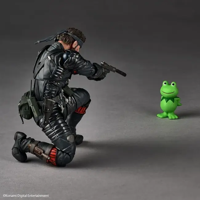 Revoltech A.y. Metal Gear Solid Delta Naked Snake Sneaking Suit Ver Action Figure