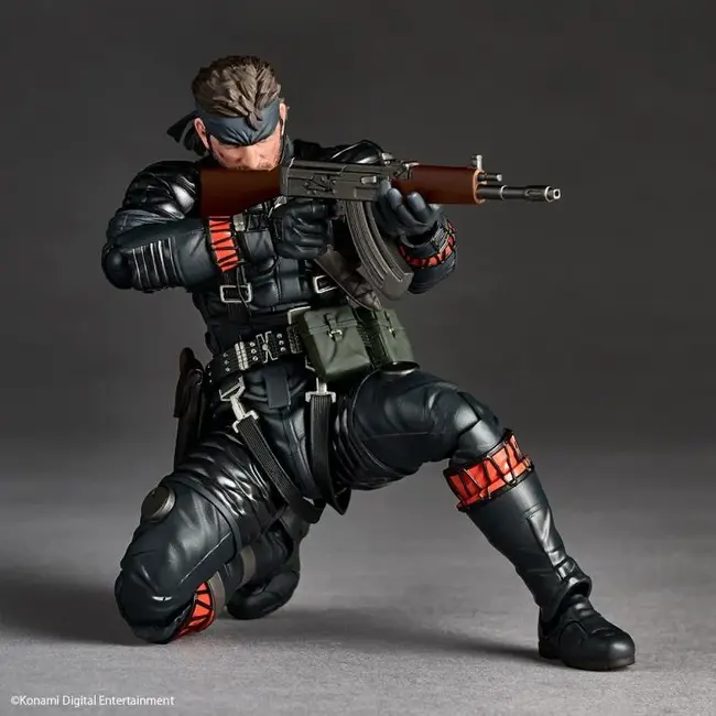 Revoltech A.y. Metal Gear Solid Delta Naked Snake Sneaking Suit Ver Action Figure
