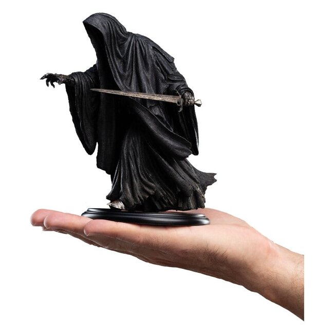 Herr der Ringe Trilogie Mini-Statue Ringgeist im Gasthaus „Zum Tänzelnden Pony“ 18 cm