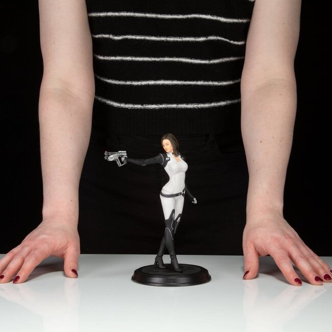 Mass Effect PVC Figure Miranda Lawson 22 cm