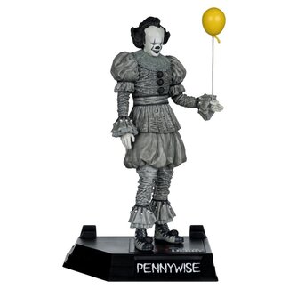 McFarlane Toys It Welcome to Derry Movie Maniacs Figure Pennywise (Black & White) 16 cm