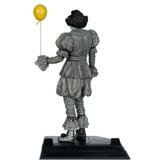 It Welcome to Derry Movie Maniacs Figure Pennywise (Black & White) 16 cm