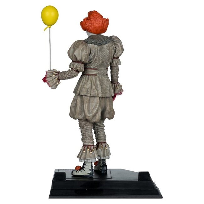 Willkommen in Derry – Movie Maniacs Figur Pennywise (blutig) 16 cm