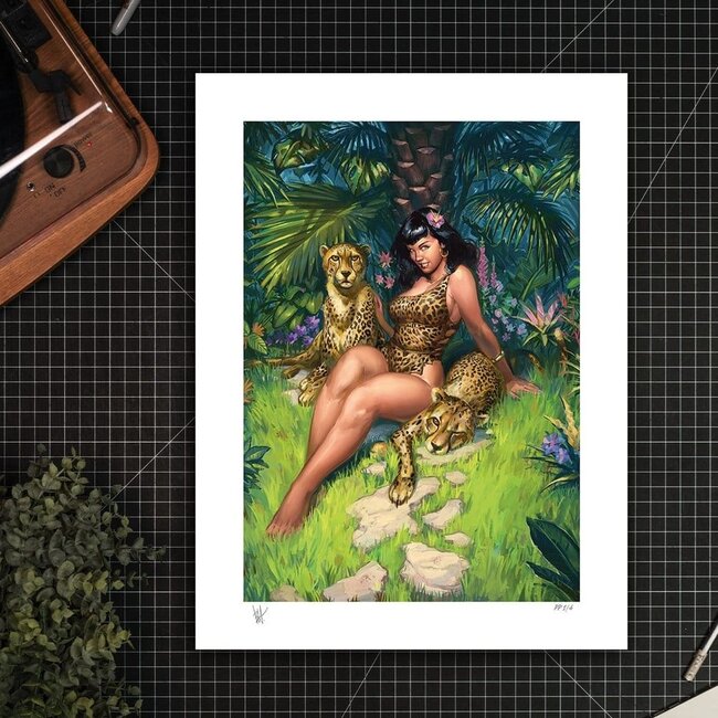 Bettie Page Kunstdruck „Dschungel-Bettie“, 46 x 61 cm – ungerahmt