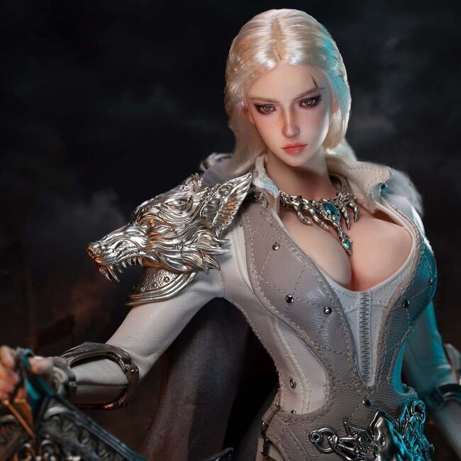 Die Mädchen unter Wolfs Schutzengel Actionfigur 1/6 Alina (Silber) 30 cm