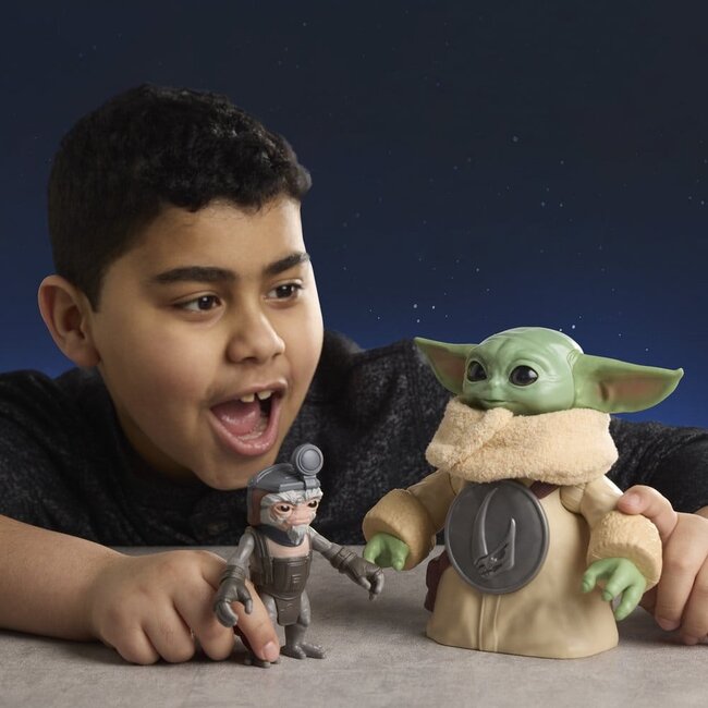 Star Wars: The Mandalorian & Grogu Electronic Action Figure Huggin' Grogu & Anzellan 17 cm