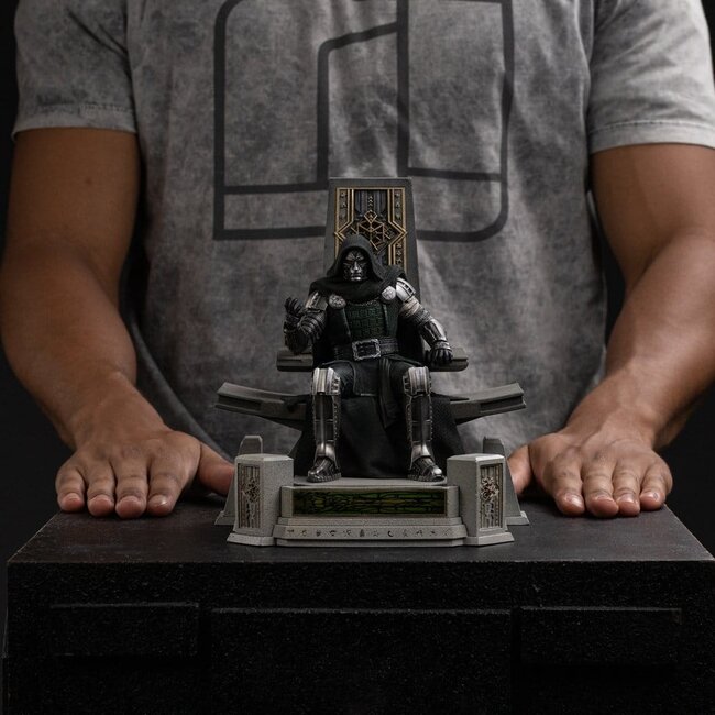 Avengers: Doomsday Art Scale Statue 1/10 Doctor Doom on Throne 22 cm