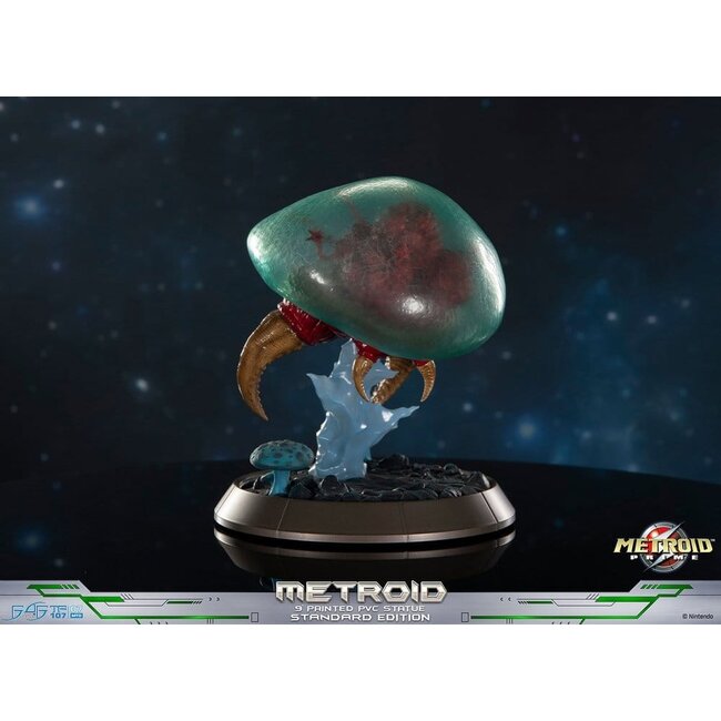Metroid Prime PVC Figure Metroid (Standard) (Glow in the Dark) 21 cm