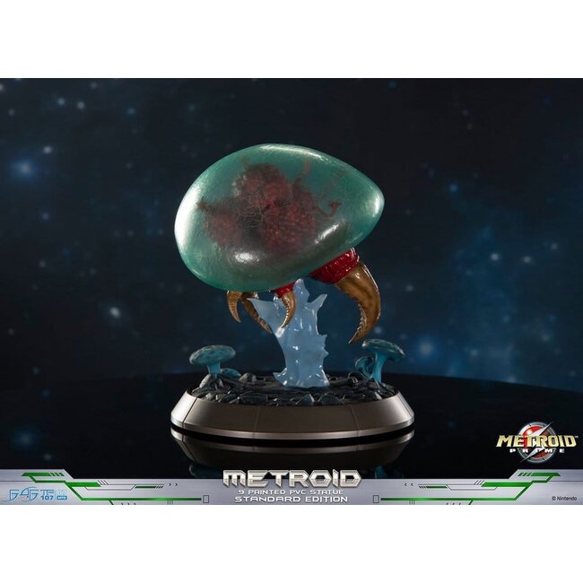 Metroid Prime PVC Figure Metroid (Standard) (Glow in the Dark) 21 cm