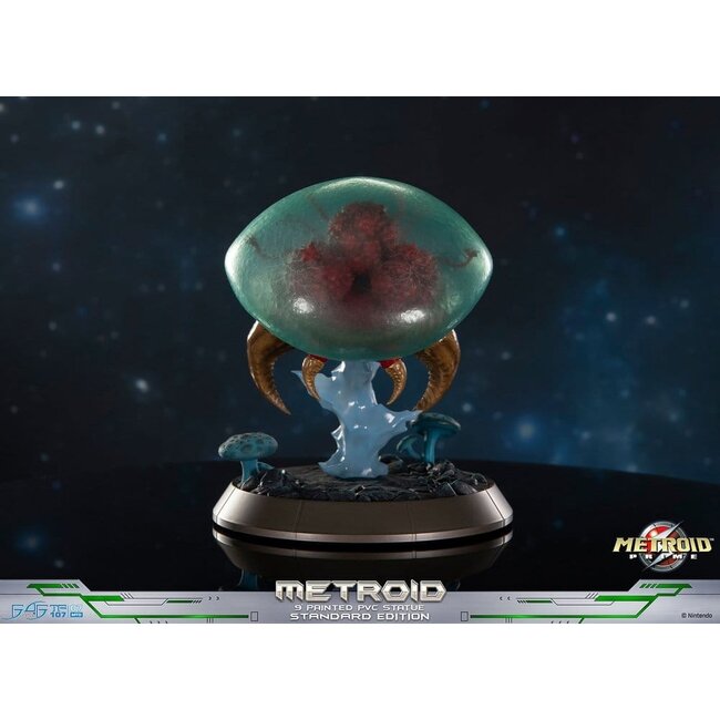 Metroid Prime PVC Figure Metroid (Standard) (Glow in the Dark) 21 cm