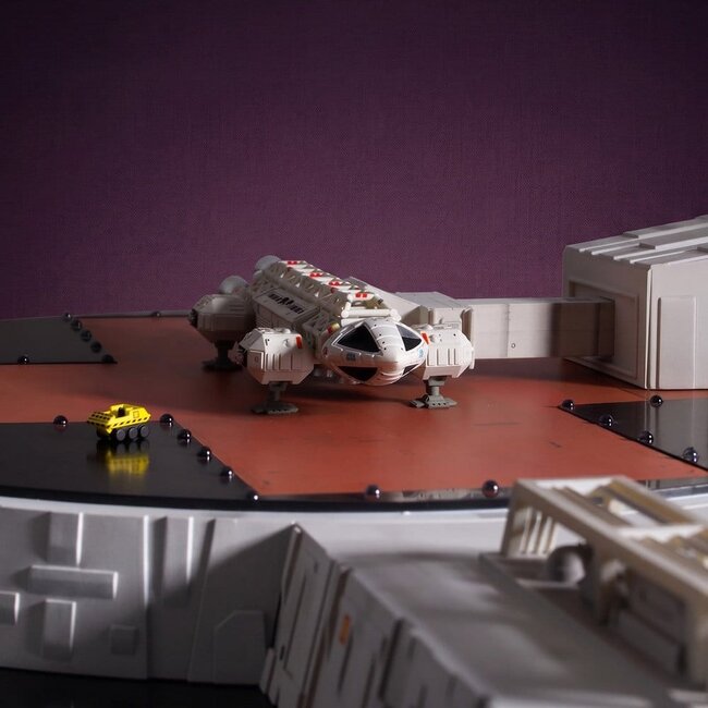 Space 1999 Spielset Landeplattform (mit Adlertransporter) 46 cm