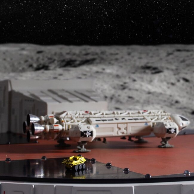 Space 1999 Spielset Landeplattform (mit Adlertransporter) 46 cm