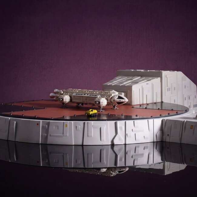 Space 1999 Spielset Landeplattform (mit Adlertransporter) 46 cm