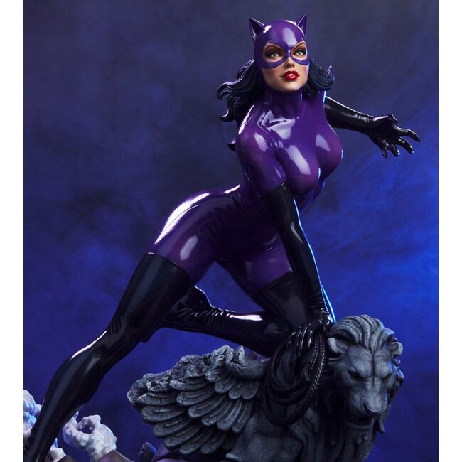 DC Comics Maquette 1/6 Catwoman (Lila Edition) 35 cm