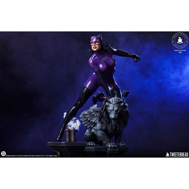 DC Comics Maquette 1/6 Catwoman (Lila Edition) 35 cm