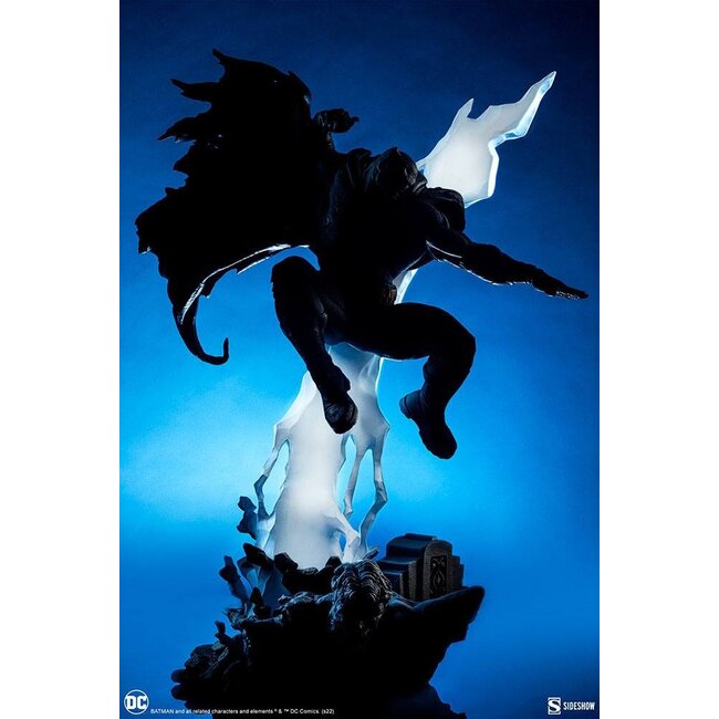 DC Comics Premium Format Standbeeld Batman: The Dark Knight Returns 80 cm