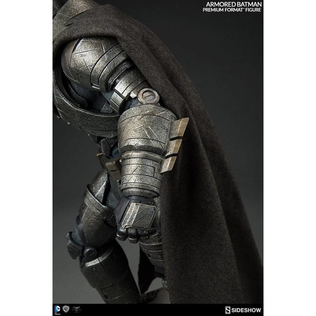 Batman v Superman Dawn of Justice Premium Format Figur 59 cm Armored Batman