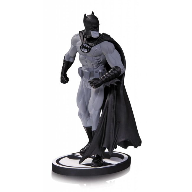Batman Black & White Statue Gary Frank