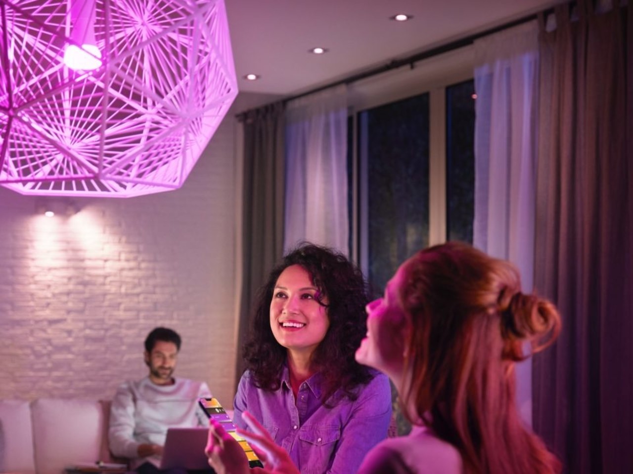 Philips HUE Lichtbron E27 1100 Lumen White and Color Ambiance Philips HUE Lichtbron E27 1100 Lumen White and Color Ambiance