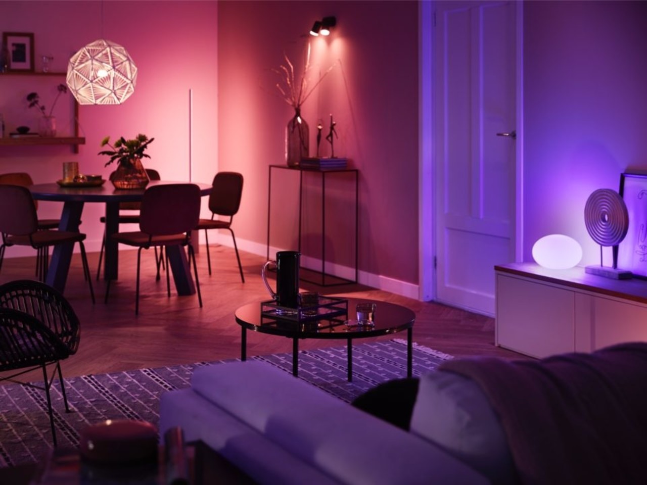 Philips HUE Lichtbron E27 1100 Lumen White and Color Ambiance Philips HUE Lichtbron E27 1100 Lumen White and Color Ambiance