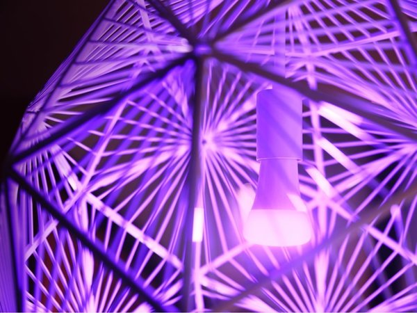 Philips HUE Lichtbron E27 1100 Lumen White and Color Ambiance Philips HUE Lichtbron E27 1100 Lumen White and Color Ambiance