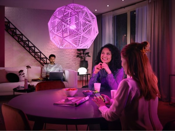 Philips HUE Lichtbron E27 800 Lumen White and color Ambiance 2 pack Philips HUE Lichtbron E27 800 Lumen White and color Ambiance 2 pack
