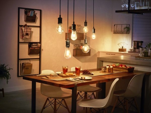 Philips HUE Lichtbron E27 Filament G93 White Philips HUE Lichtbron E27 Filament G93 White