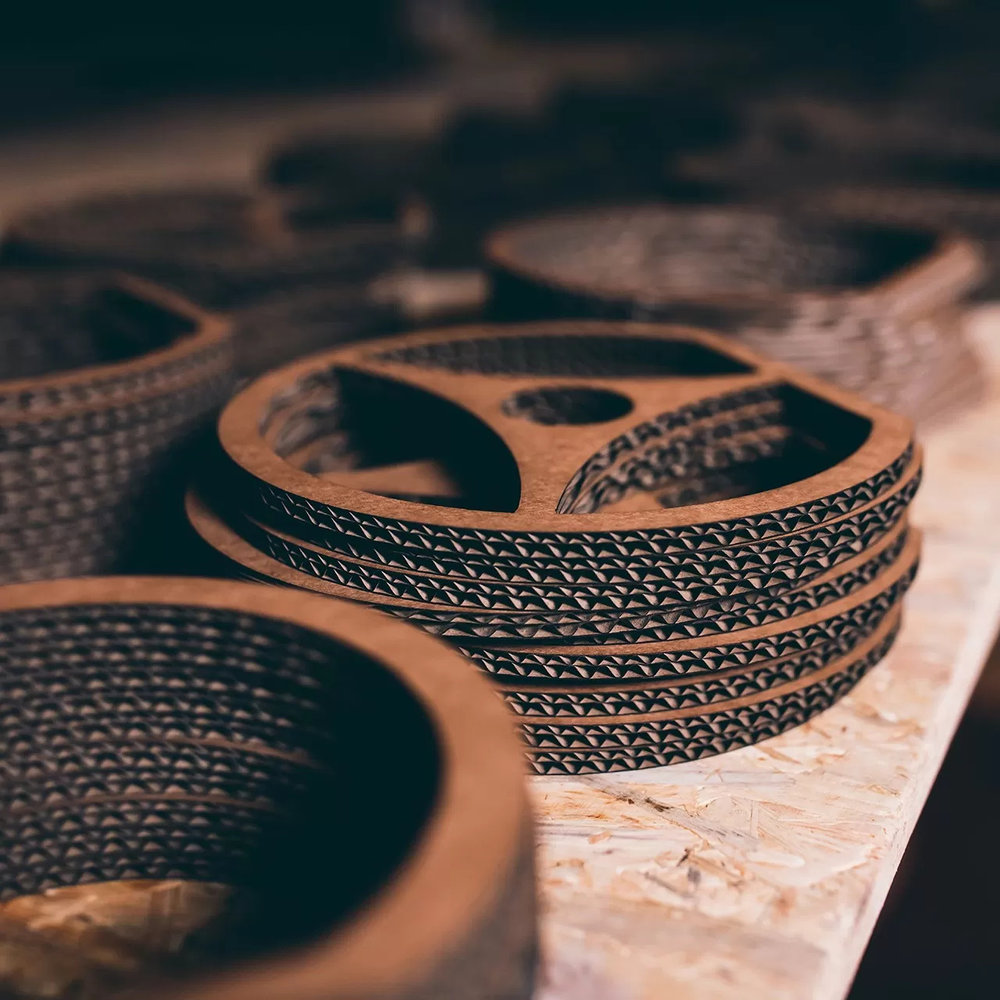 Think Paper Hanglamp Skinny 210 Ø 21 cm bruin Think Paper Hanglamp Skinny 210 Ø 21 cm bruin