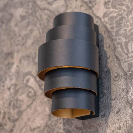 Artdelight Wandlamp Rolls H 22 cm zwart goud Artdelight Wandlamp Rolls H 22 cm zwart goud