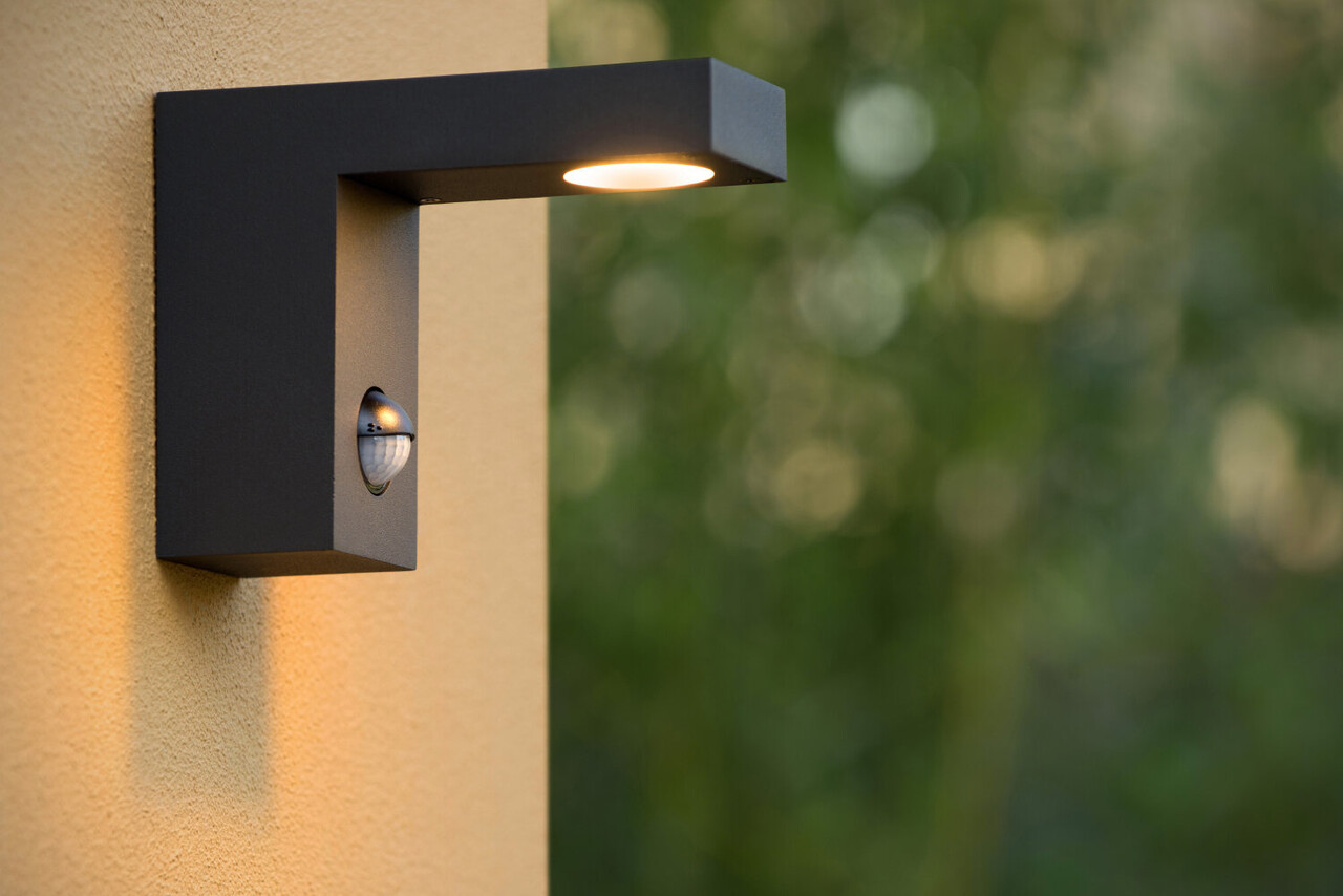 Lucide TEXAS-IR - Wandspot / Wandlamp Binnen/Buiten - LED - 1x7W 3000K - IP54 - Beweging & dag/nacht sensor (uitschakelbaar) - Antraciet Lucide TEXAS-IR - Wandspot / Wandlamp Binnen/Buiten - LED - 1x7W 3000K - IP54 - Beweging & dag/nacht sensor (uitschakelbaar) - Antraciet