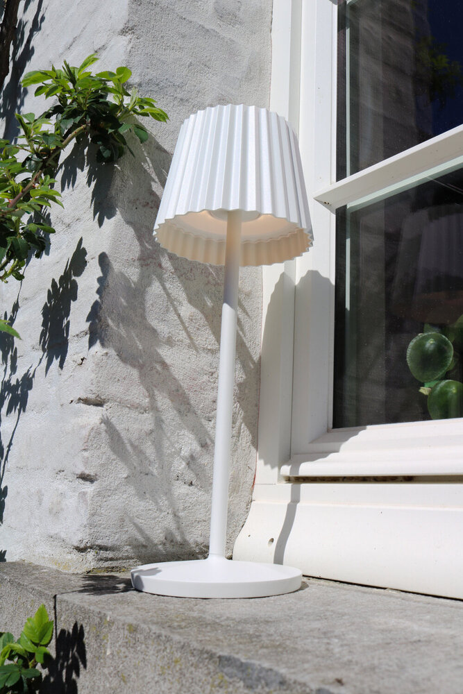 Lucide JUSTINE - Oplaadbare Tafellamp Binnen/Buiten - Accu/Batterij - LED Dimb. - 1x2W 2700K - IP54 - Met draadloos oplaadstation - Wit Lucide JUSTINE - Oplaadbare Tafellamp Binnen/Buiten - Accu/Batterij - LED Dimb. - 1x2W 2700K - IP54 - Met draadloos oplaadstation - Wit