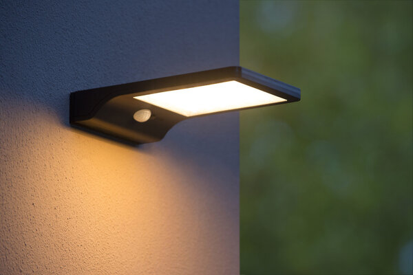 Lucide BASIC - Wandlamp - Zonne-energie - LED - 1x3W 2700K - IP44 - Beweging & dag/nacht sensor - Zwart Lucide BASIC - Wandlamp - Zonne-energie - LED - 1x3W 2700K - IP44 - Beweging & dag/nacht sensor - Zwart