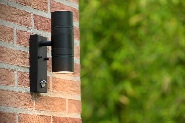 Lucide ARNE-LED IR - Wandspot / Wandlamp Binnen/Buiten - Ø 6,3 cm - LED - GU10 - 2x5W 2700K - IP44 - Beweging & dag/nacht sensor - Zwart