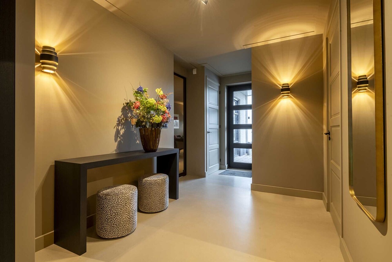 Artdelight Wandlamp Rolls H 22 cm zwart goud Artdelight Wandlamp Rolls H 22 cm zwart goud