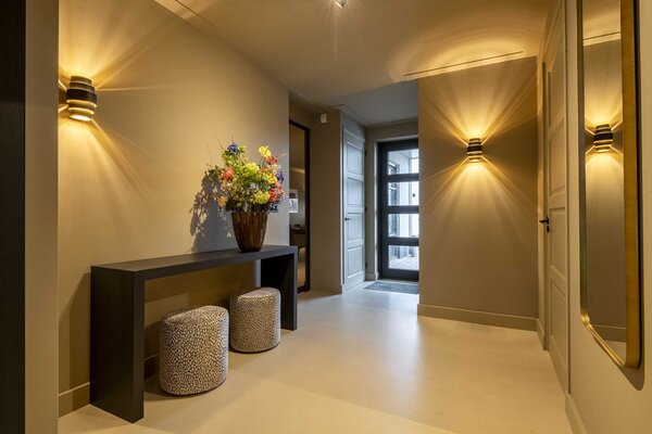 Artdelight Wandlamp Rolls H 22 cm zwart goud Artdelight Wandlamp Rolls H 22 cm zwart goud