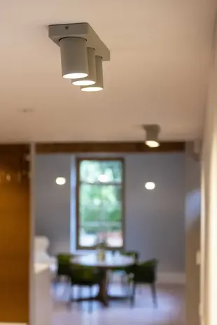 Artdelight Spot Megano 3 lichts balk zijdegrijs Artdelight Spot Megano 3 lichts balk zijdegrijs