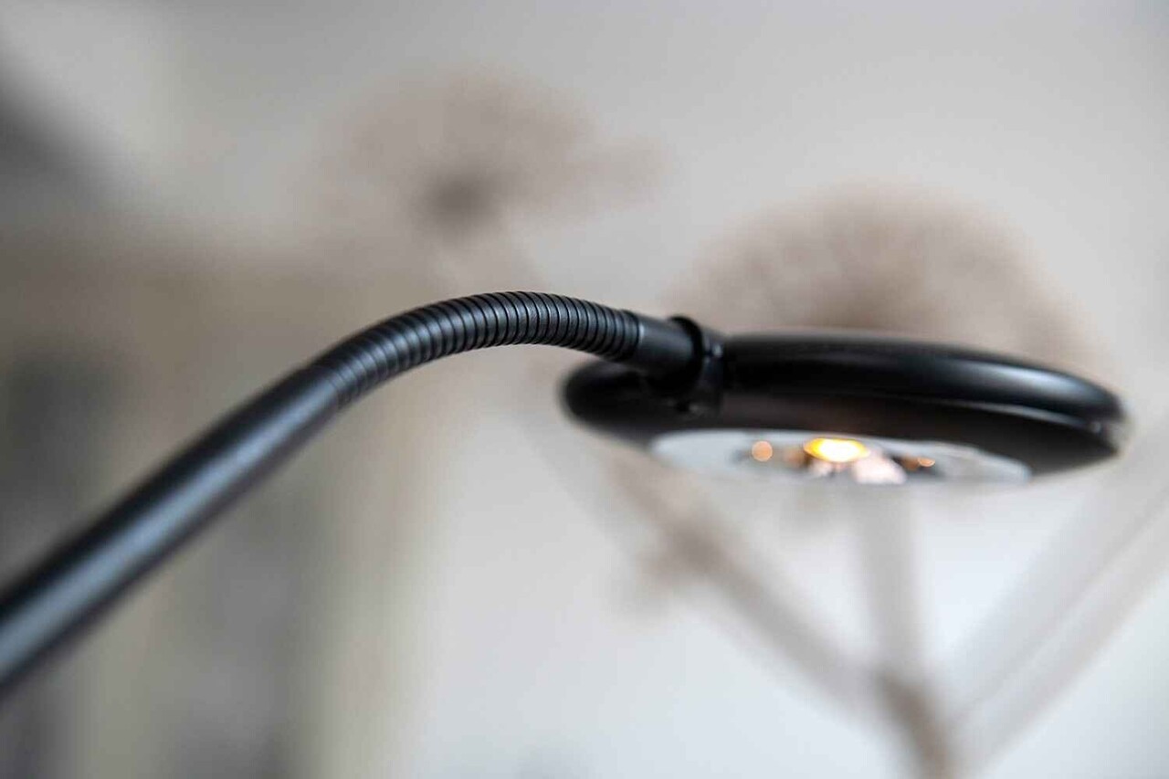 Artdelight Vloerlamp UFO H 140 cm zwart Artdelight Vloerlamp UFO H 140 cm zwart