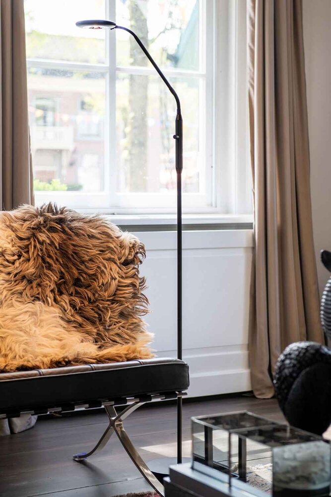 Artdelight Vloerlamp UFO H 140 cm zwart Artdelight Vloerlamp UFO H 140 cm zwart