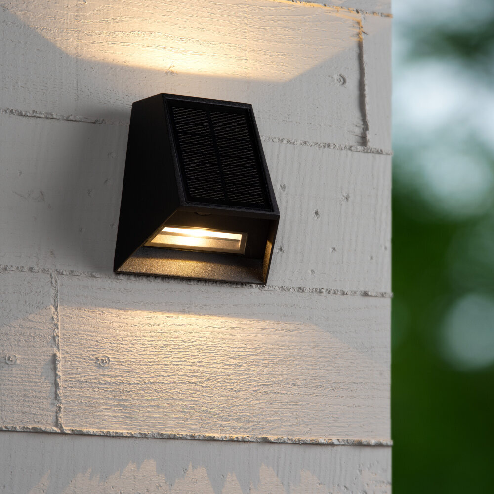 Lucide LUTON - Wandlamp - Zonne-energie - LED Dimb. - 1x2W 2700K/3000K - IP54 - Beweging & dag/nacht sensor - Zwart Lucide LUTON - Wandlamp - Zonne-energie - LED Dimb. - 1x2W 2700K/3000K - IP54 - Beweging & dag/nacht sensor - Zwart