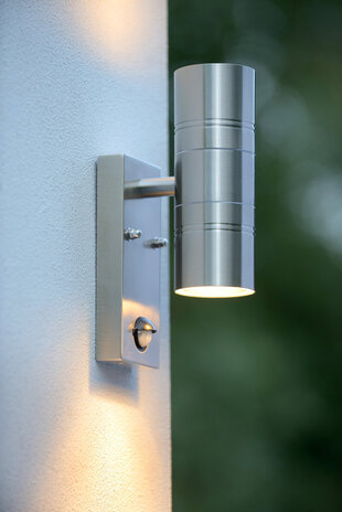 Lucide ARNE-LED IR - Wandspot / Wandlamp Binnen/Buiten - Ø 6,3 cm - LED - GU10 (MR16) - 2x5W 2700K - IP44 - Beweging & dag/nacht sensor - Mat chroom Lucide ARNE-LED IR - Wandspot / Wandlamp Binnen/Buiten - Ø 6,3 cm - LED - GU10 (MR16) - 2x5W 2700K - IP44 - Beweging & dag/nacht sensor - Mat chroom
