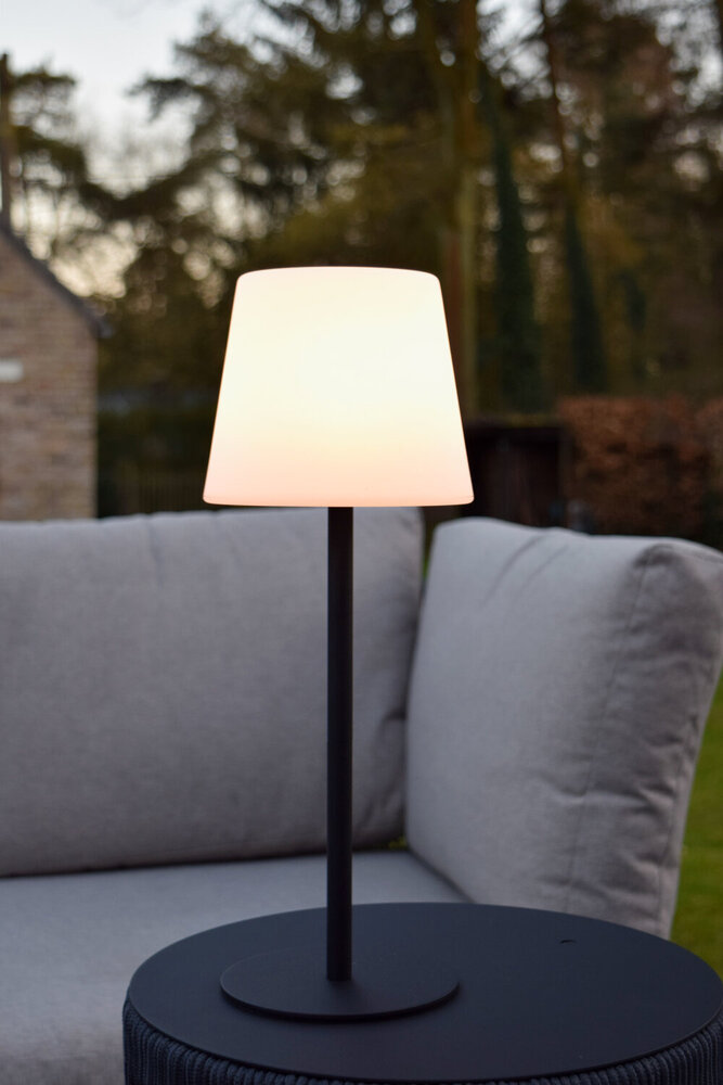 Lucide TYON - Oplaadbare Tafellamp Binnen/Buiten - Accu/Batterij - LED Dimb. - 1x2W 2700K - IP65 - Zwart Lucide TYON - Oplaadbare Tafellamp Binnen/Buiten - Accu/Batterij - LED Dimb. - 1x2W 2700K - IP65 - Zwart