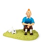 moulinsart Tim und Struppi Statue - Tim sitzend im Gras