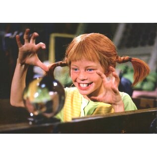 modern times Pippi Langstrumpf Postkarte - Pippi mit Glaskugel