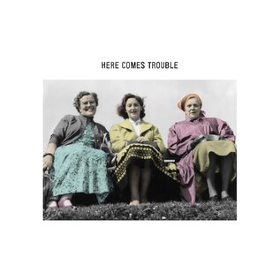 Kartoenfabriek Postkaart - Here comes trouble