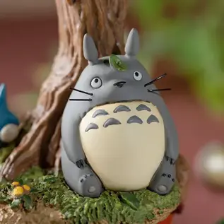 Benelic Studio Ghibli - My Neighbor Totoro - Totoro en de magische Kamferboom diorama met zandloper