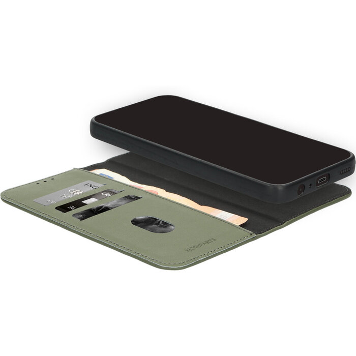 Mobiparts Mobiparts 2-in-1 Leren Wallet Case voor iPhone 16 - Groen