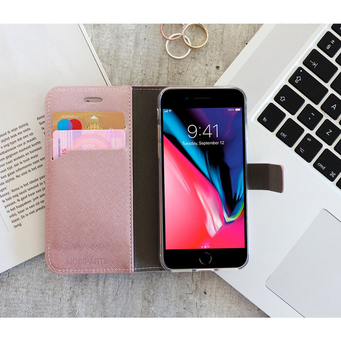 Mobiparts Mobiparts Saffiano Wallet Case voor Samsung Galaxy J6 (2018) - Hoesje met Pasjeshouder - Roze